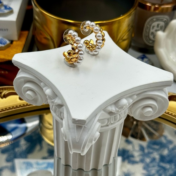 🆕 LELE SADOUGHI 🧿 NWOT Coquille Pearl Hoop Earrings - Pearl & Shell Detailing - Picture 9 of 16